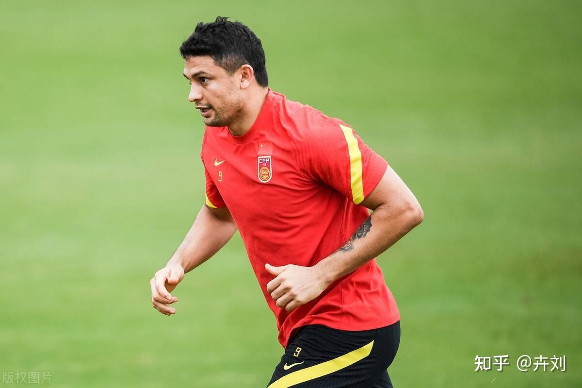 全明星赛冲刺阶段走向成谜，费耶诺德复出首秀，赛场秩序良好，球队文化再被提及的简单介绍