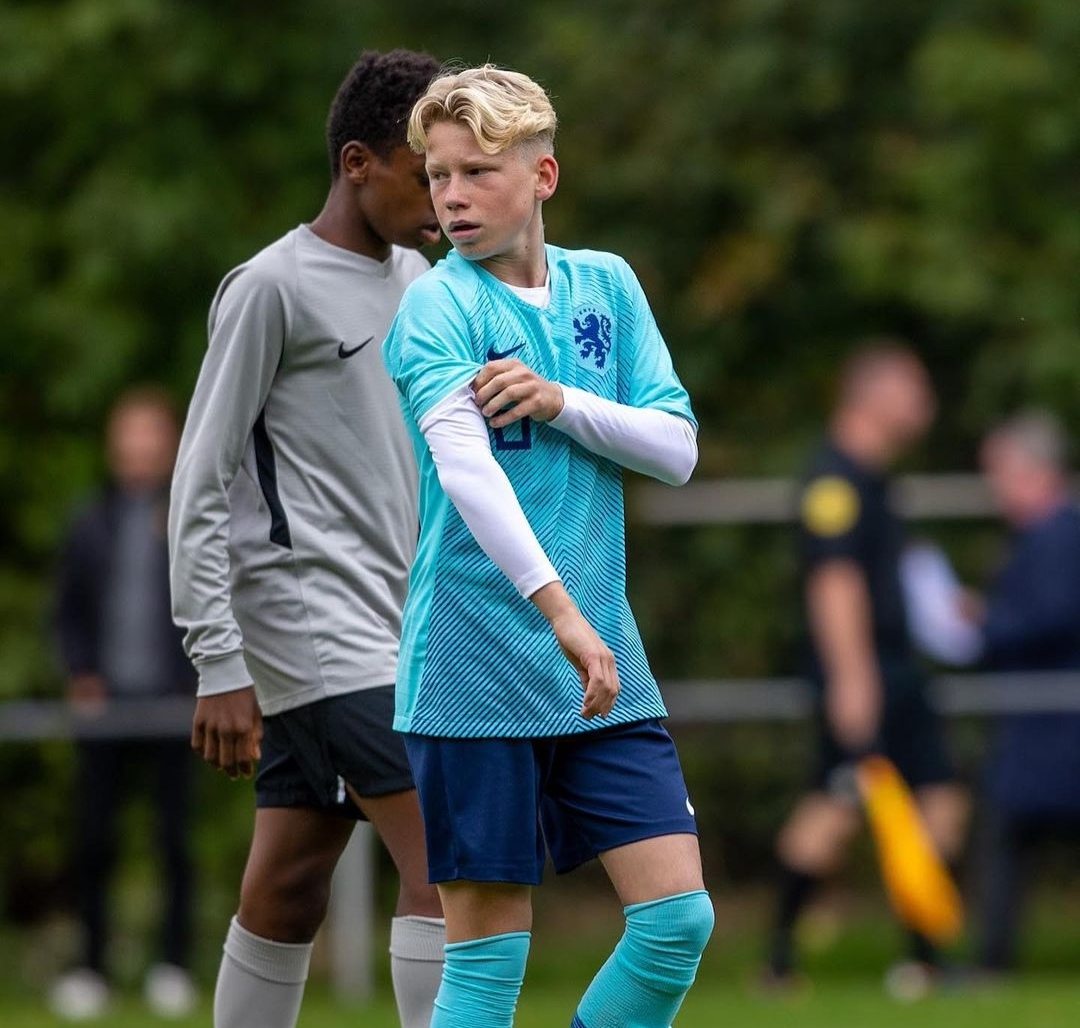 全明星赛冲刺阶段走向成谜，费耶诺德复出首秀，赛场秩序良好，球队文化再被提及的简单介绍